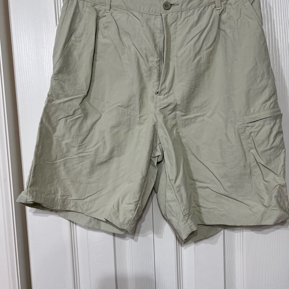 Royal Robbins hiking cargo Shorts Wm 8 Khaki approx 7” inseam Classic high rise